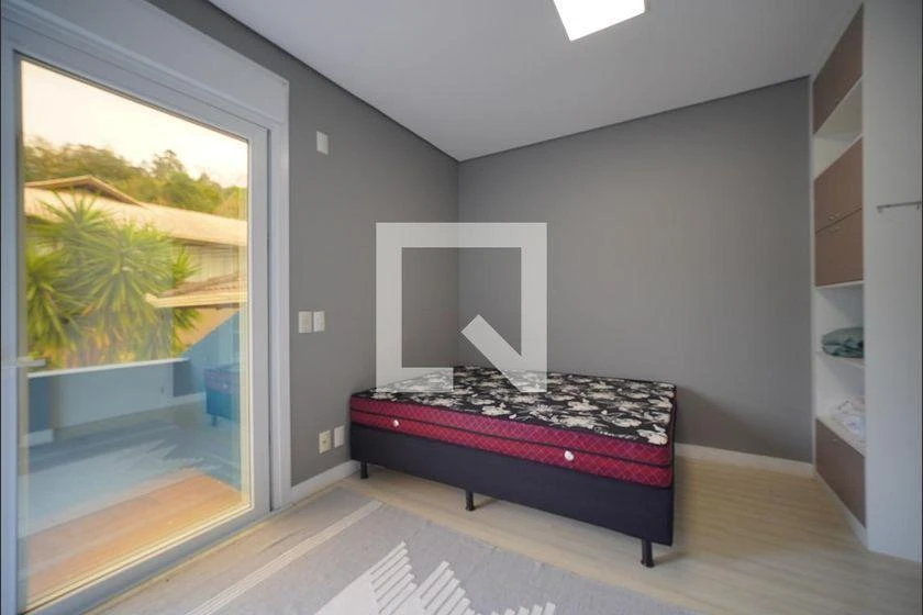 Floor-to-ceiling windows in a 4-bedroom house, 300 m² — photo 21