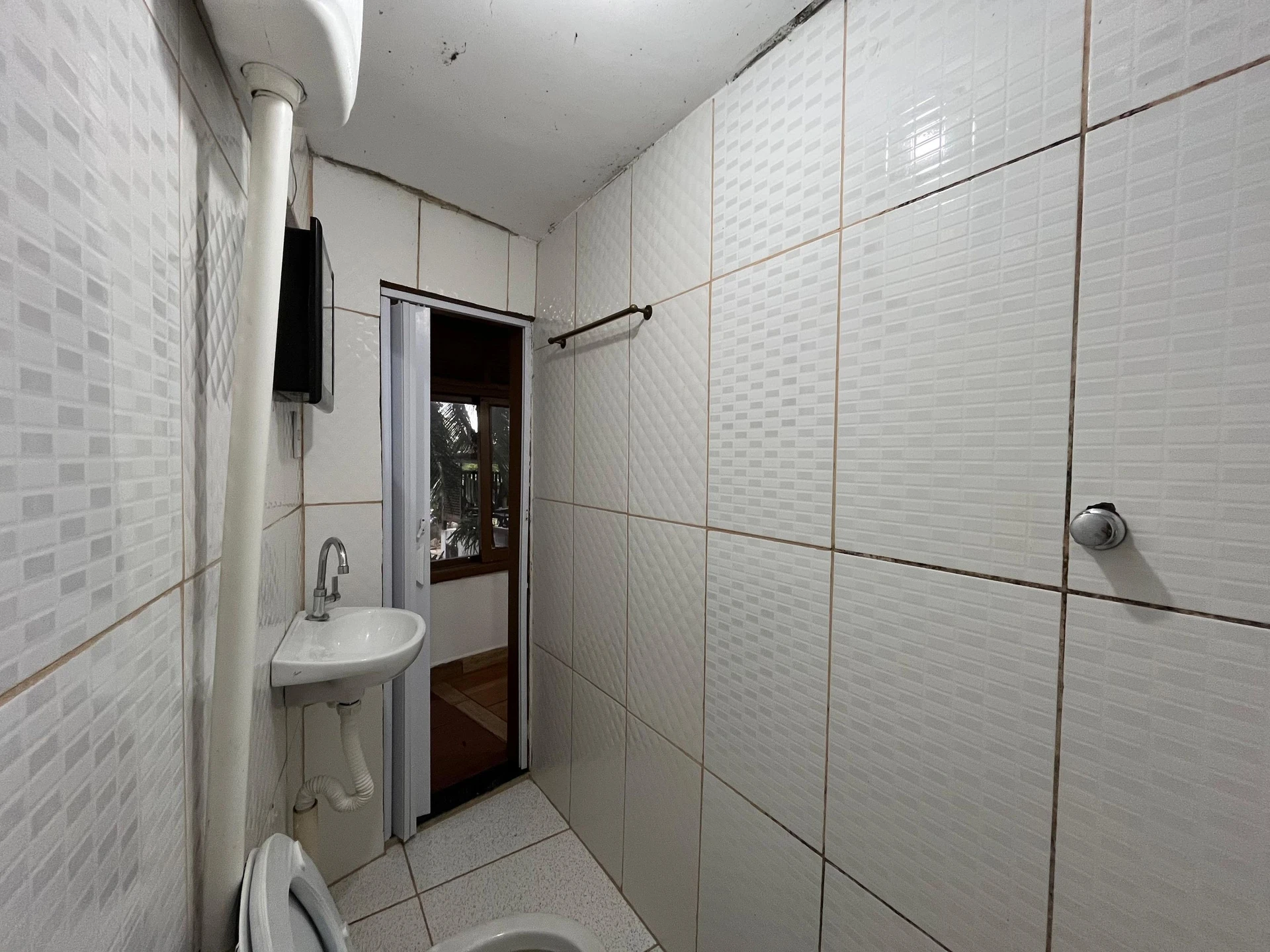 Casa de 1 quarto com cozinha compacta e área de serviço — photo 15