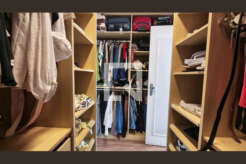290 m² house with a bathtub and a walk-in closet — photo 19