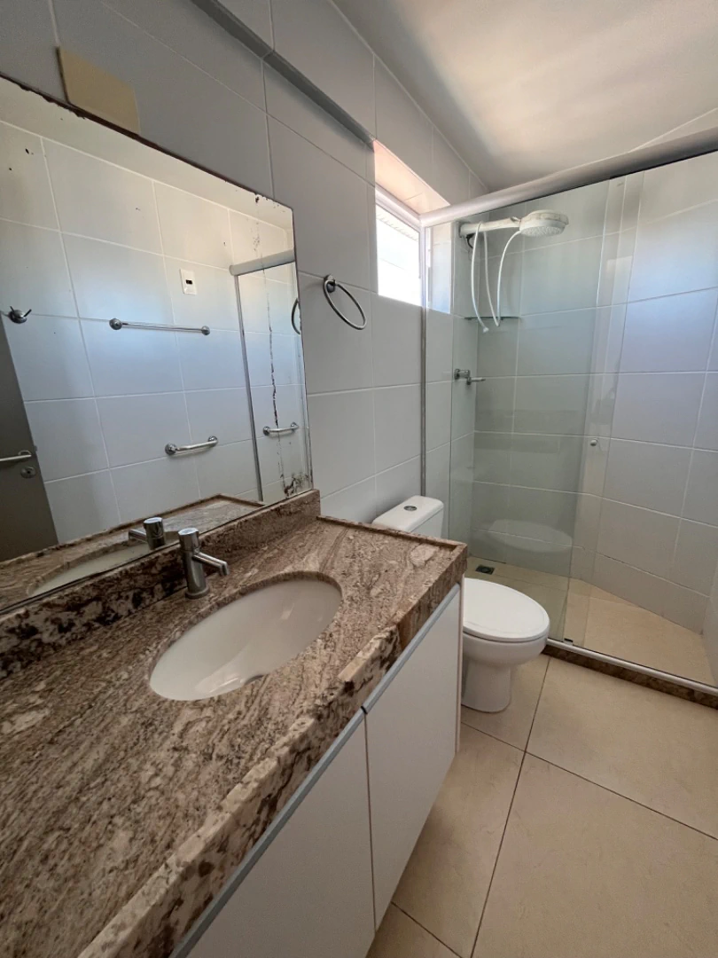 4-bedroom apartment in a building with a gym — photo 9