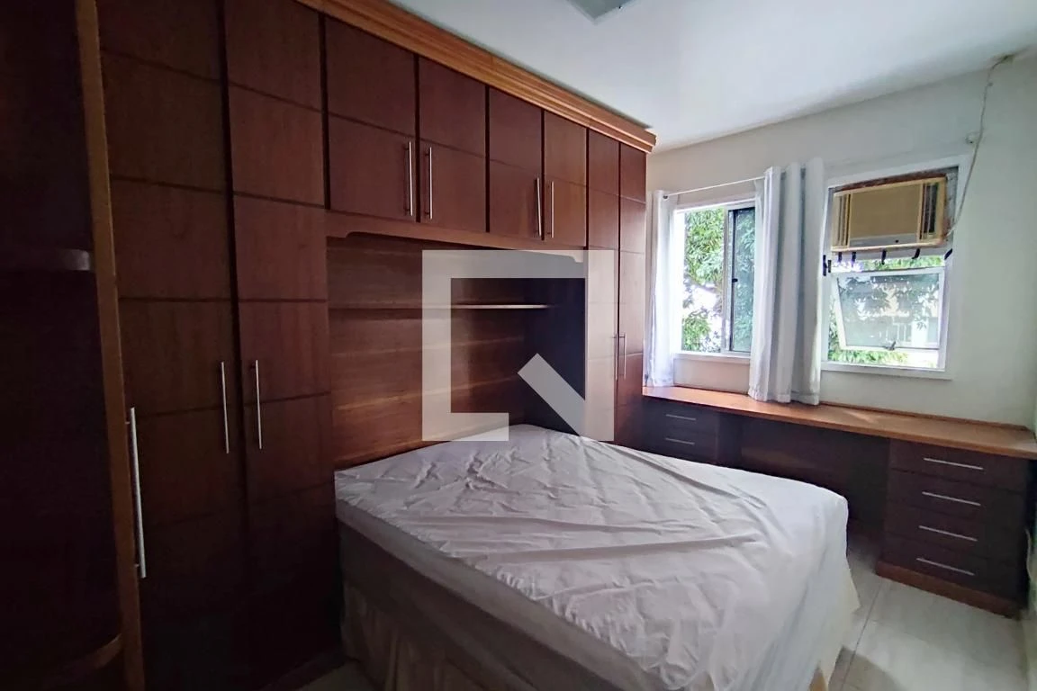 Furnished 2-bedroom apartment with open-plan kitchen — photo 13
