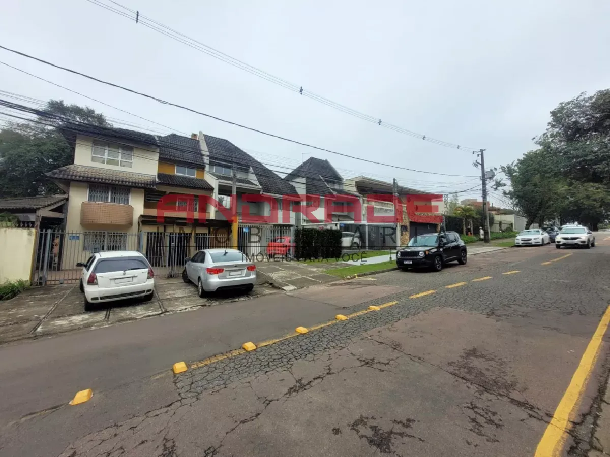 3-bedroom house, 1 with its own bathroom, 200 m², Curitiba