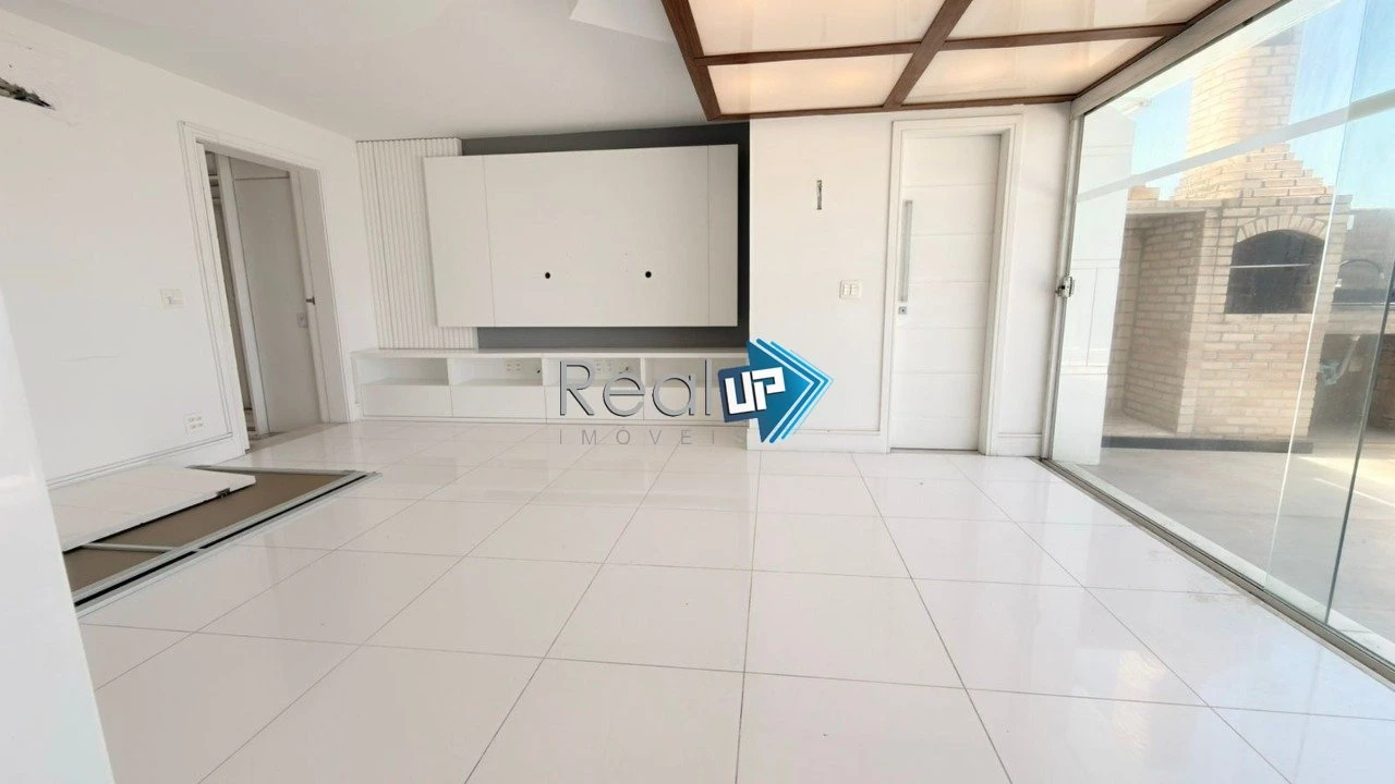 Rooftop apartment with balcony and 4 bedrooms, 5 baths — photo 32