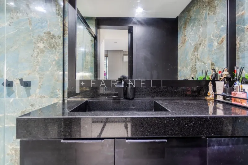 Apartment with an open-plan kitchen and gas stove — photo 11