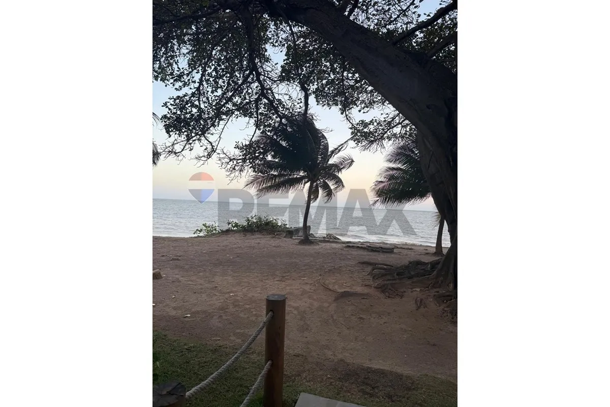 One-bedroom apartment with a water view — photo 4