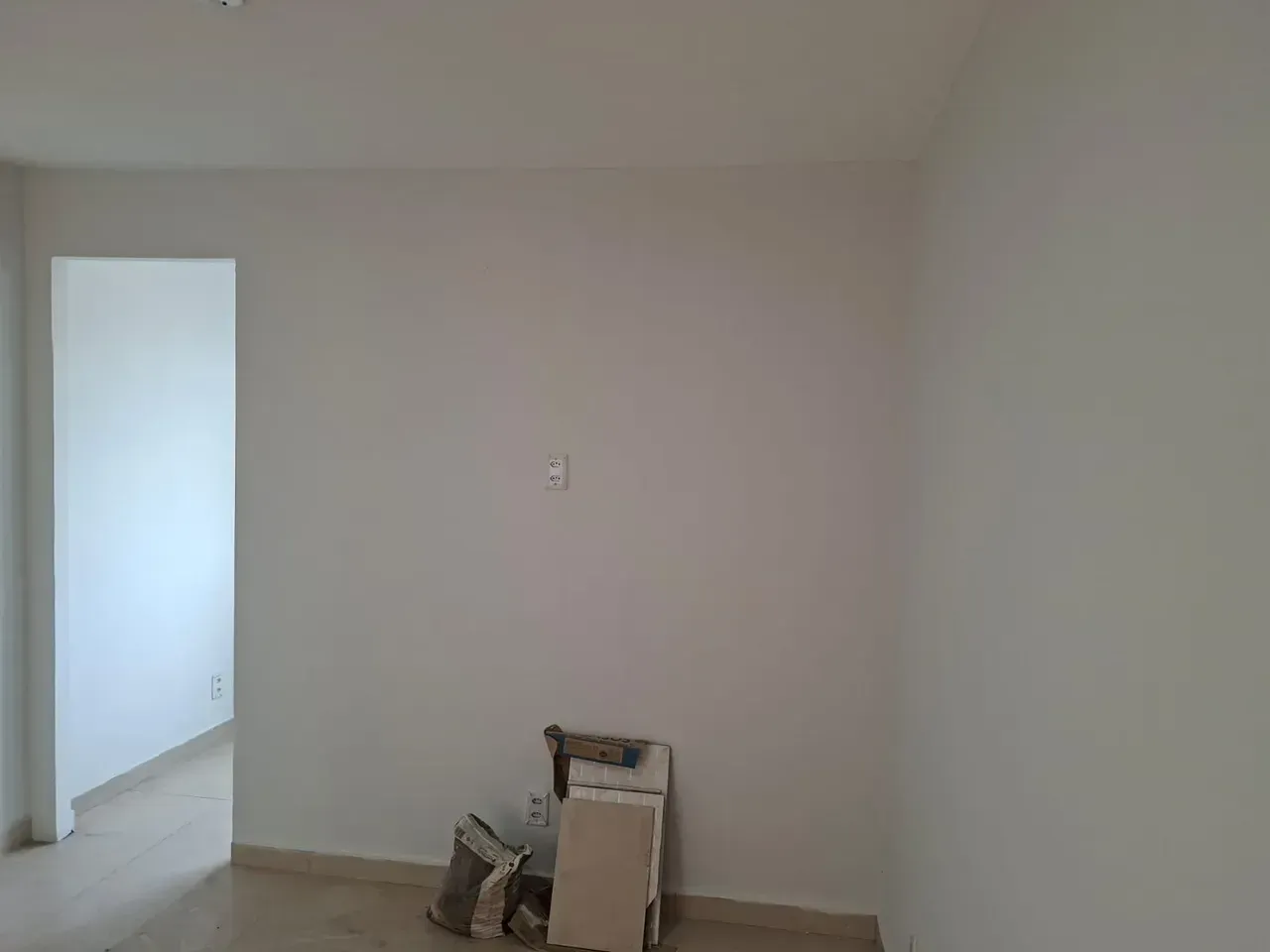 1-bedroom apartment with tiled floors and glass shower — photo 17