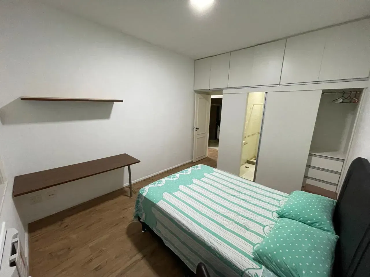 Furnished 3-bedroom apartment with a parking space — photo 4