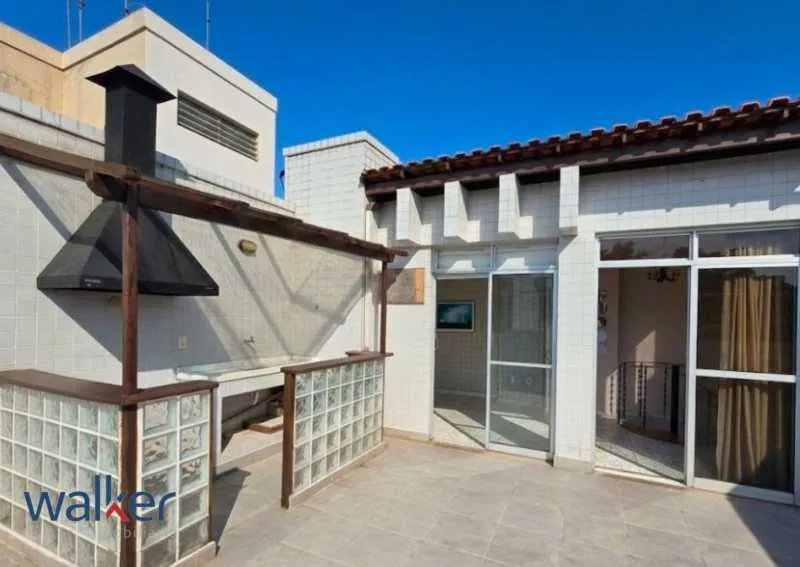 Balcony with a grill in a 3-bedroom apartment, 120 m² — photo 27