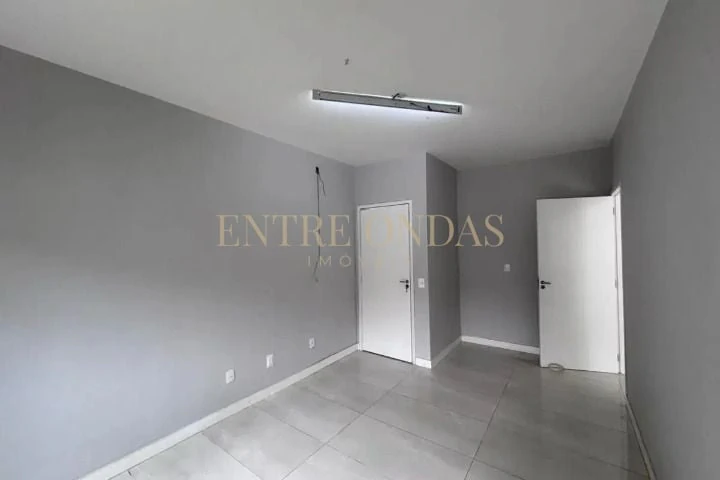 4-bedroom house with open-plan gas kitchen — photo 14