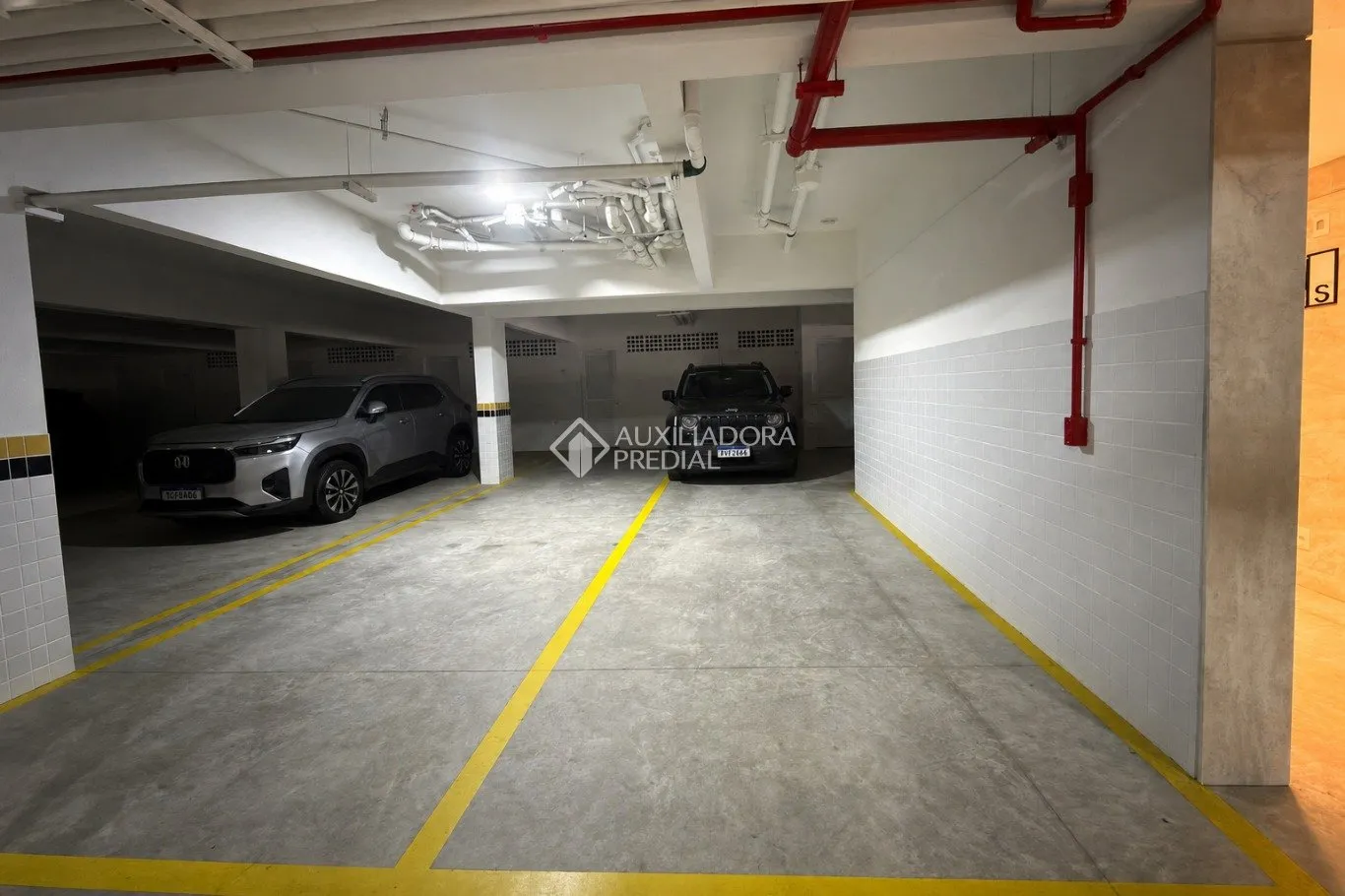 Balcony with a grill in a 2-bedroom apartment, 172 m² — photo 47