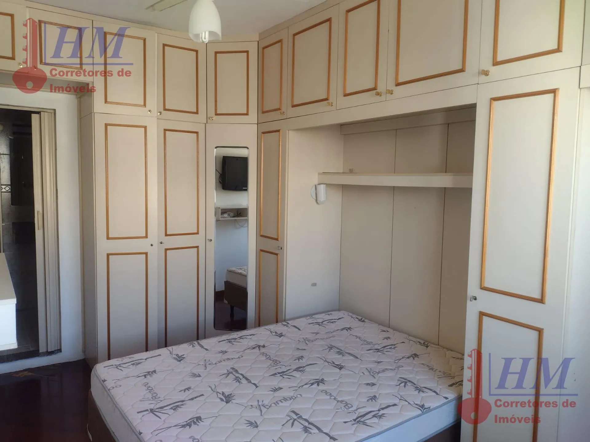 Furnished apartment, 67 m², with a glass-enclosed balcony — photo 4