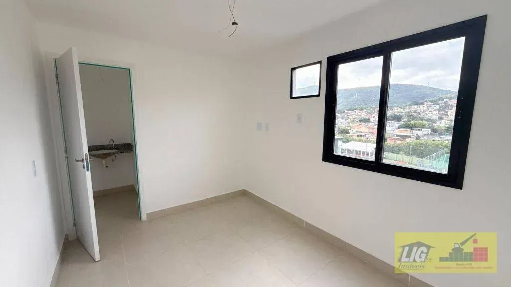 2-bedroom apartment with open-plan kitchen and gas stove — photo 3