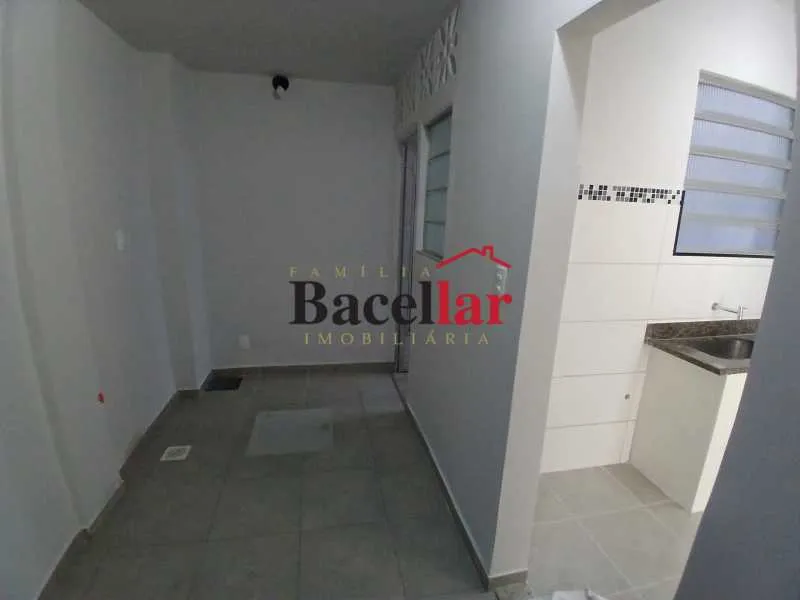 Rental apartment with 2 bedrooms and glass shower enclosure — photo 17