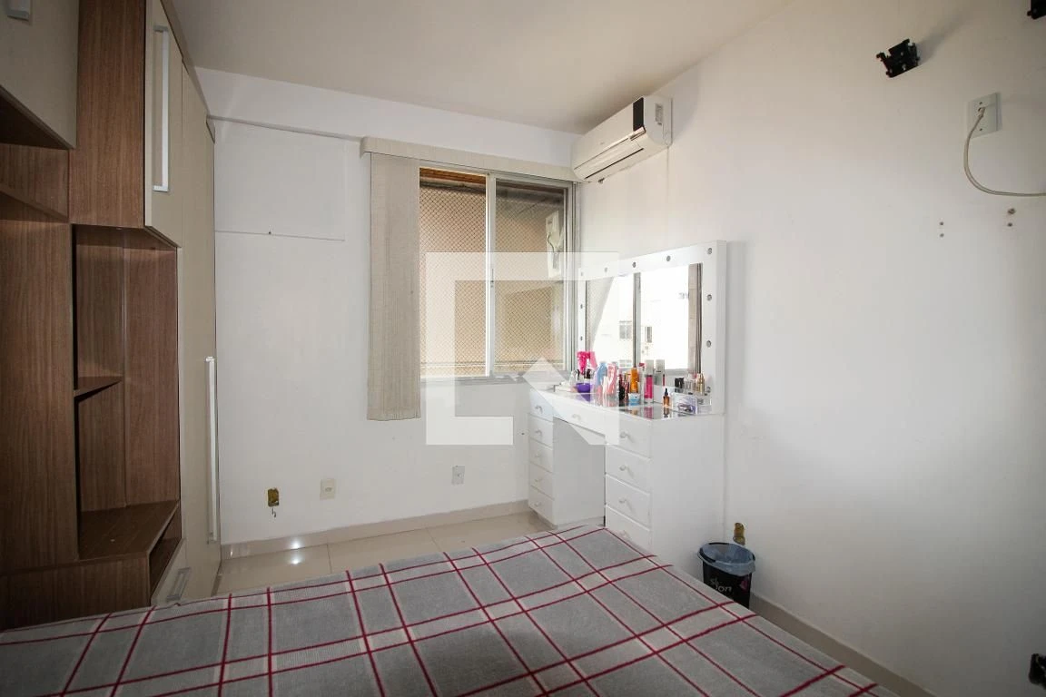 3-bedroom unfurnished apartment with laundry area — photo 4