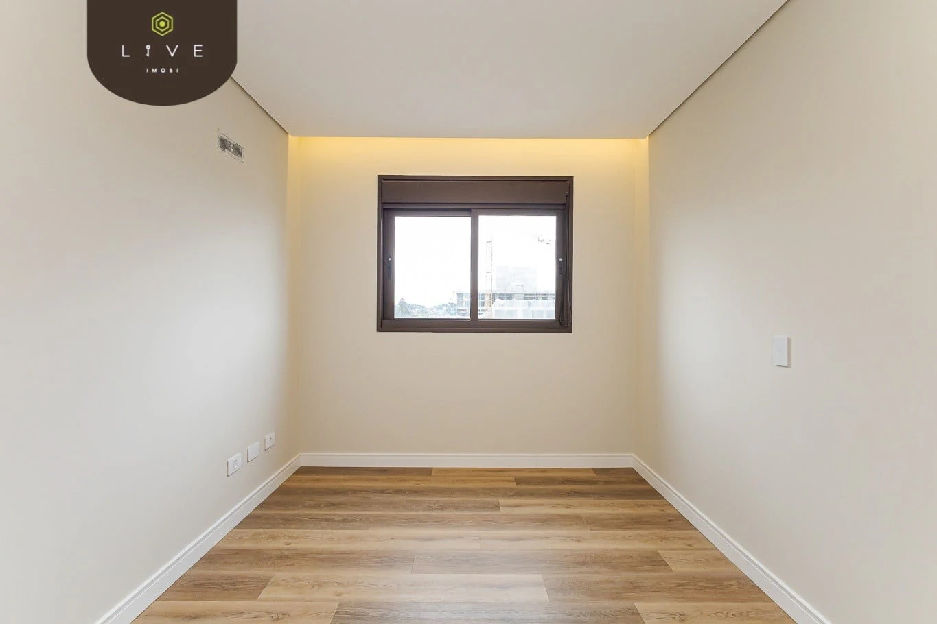 3-bedroom apartment with glazed balcony and private BBQ — photo 4