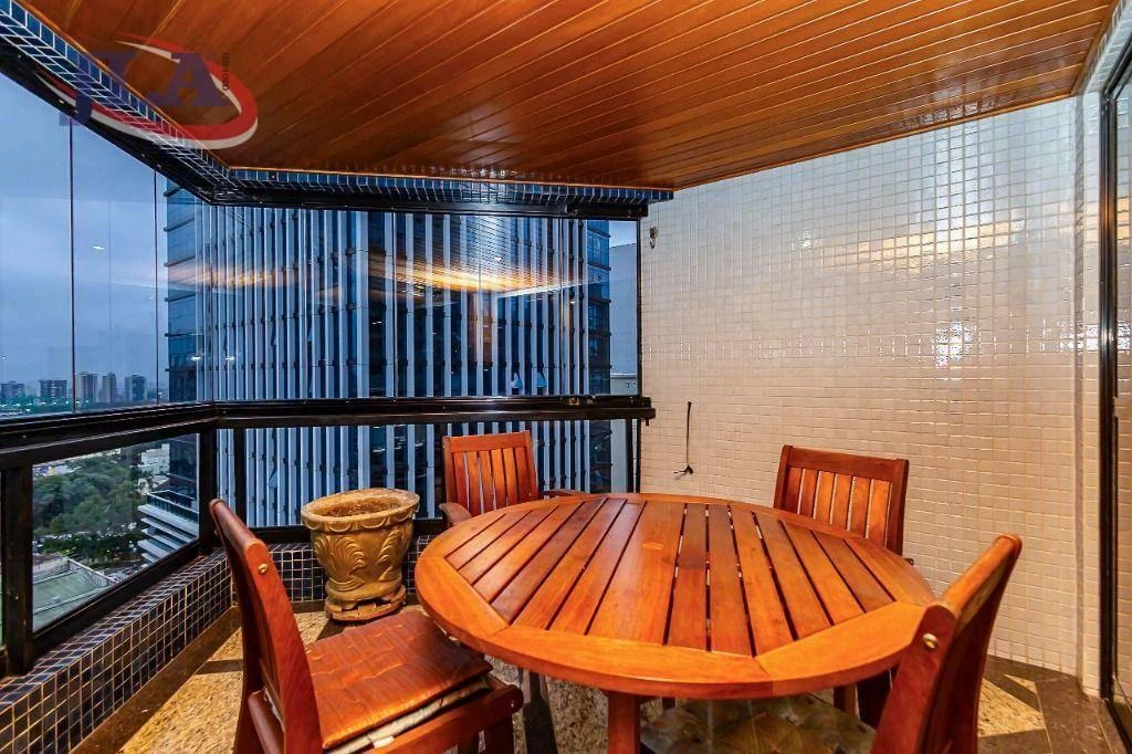 3-bedroom apartment with 380 m² and 3 parking spaces