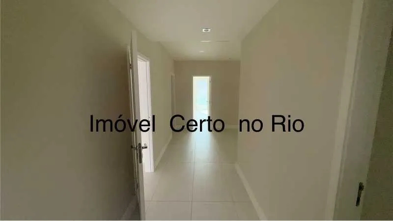 Apartment with 4 bedrooms and a glass-enclosed balcony — photo 17