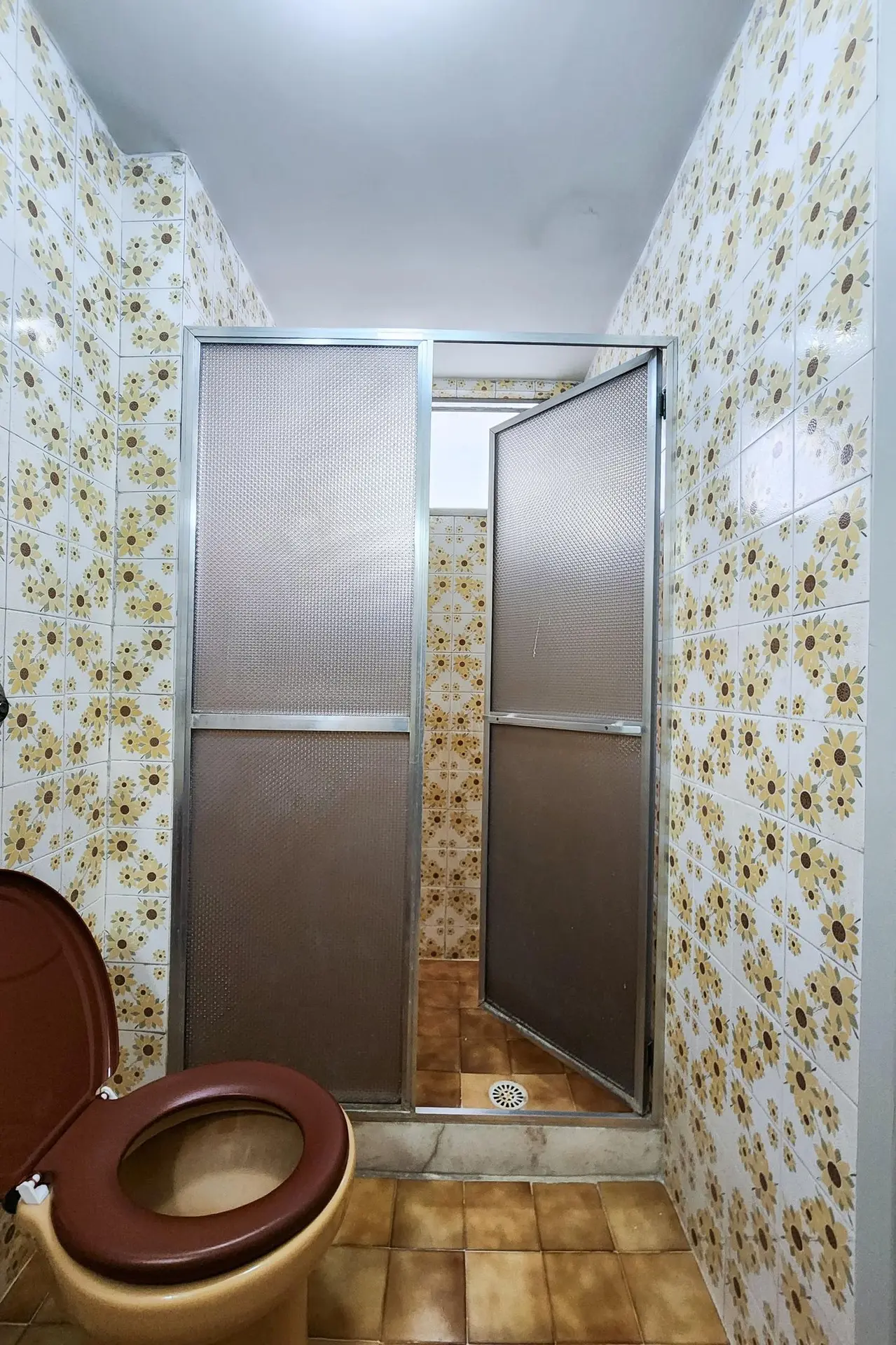 2-bedroom apartment in a building with a pool — photo 22