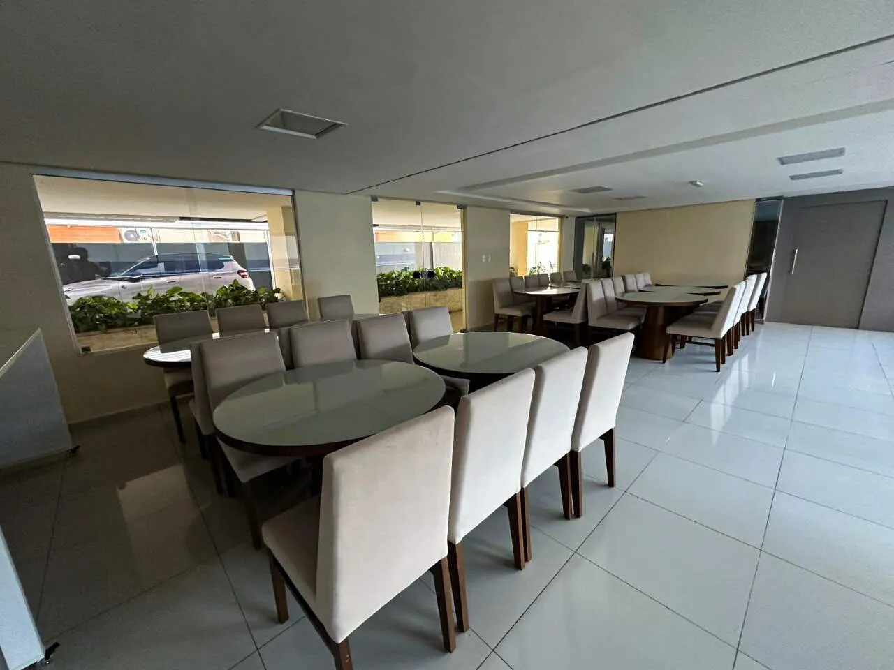 2-bedroom apartment in a building with a gym — photo 20