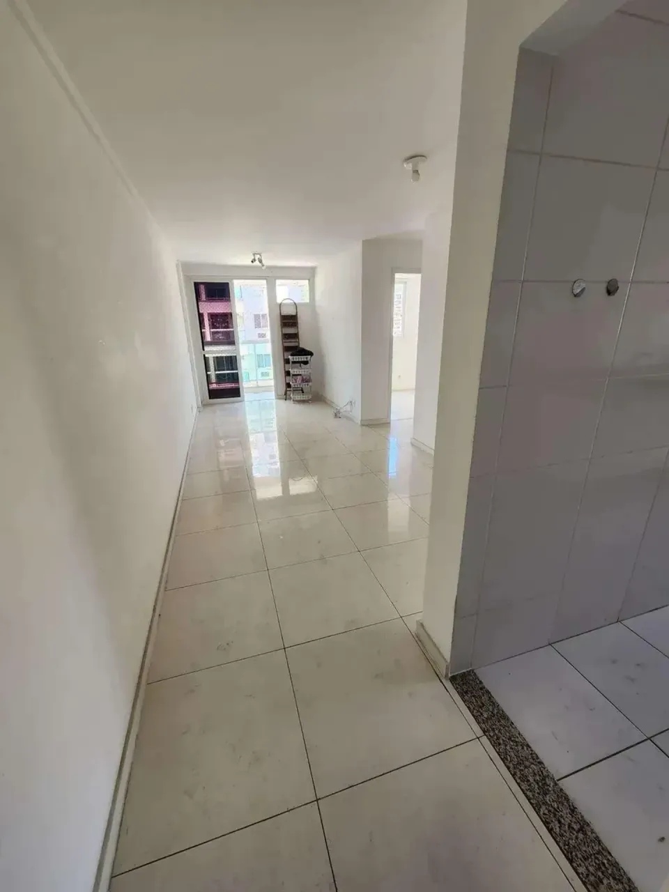 Unfurnished apartment with 2 bedrooms and 2 bathrooms — photo 11