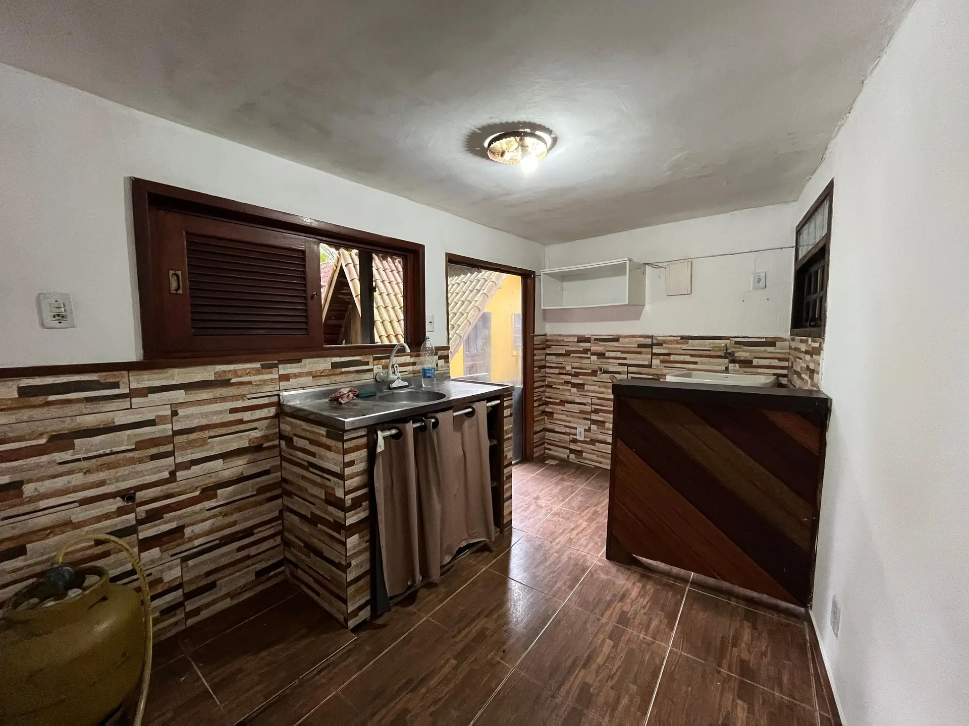 Casa em condomínio desocupada com 2 quartos e 1 banheiro — photo 3