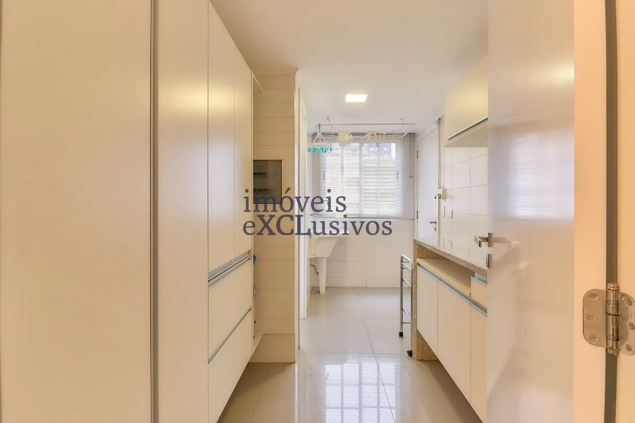 Floor-to-ceiling windows in a 3-bedroom apartment, 146 m² — photo 26