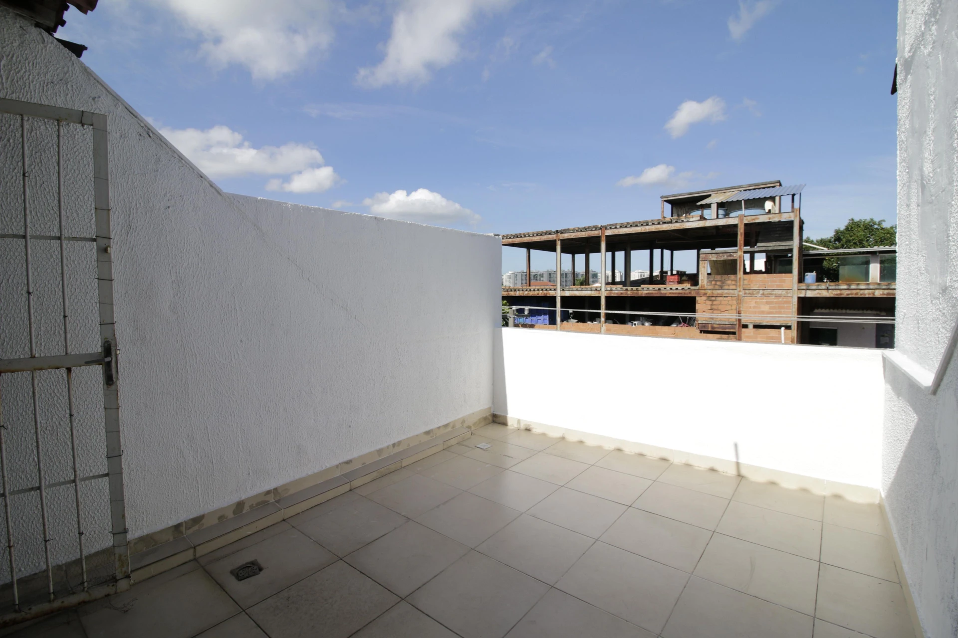 Casa sem mobília com 2 quartos e varanda — photo 7