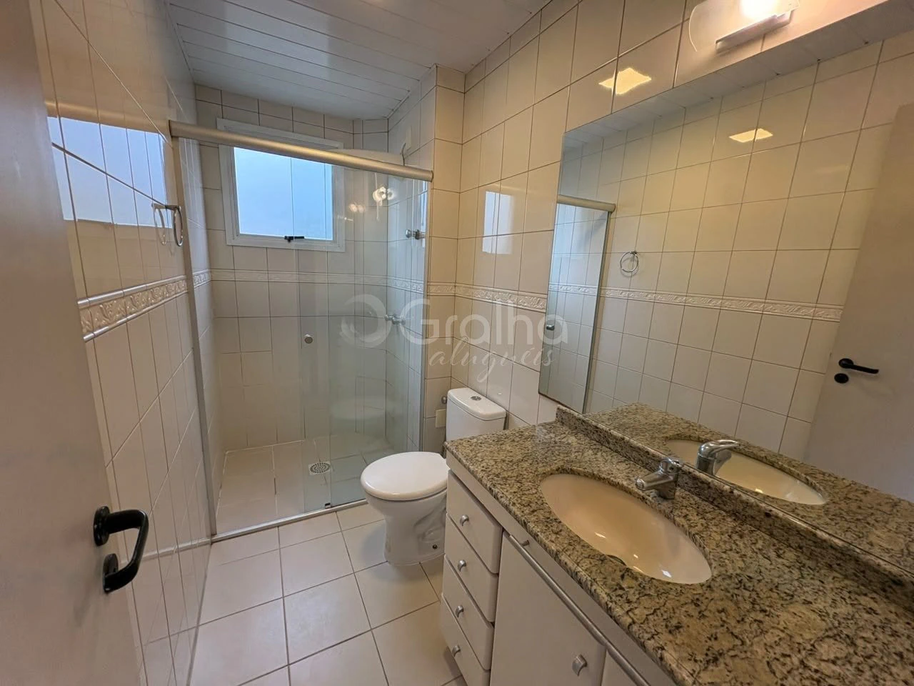 3-bedroom apartment in a building with a pool — photo 19