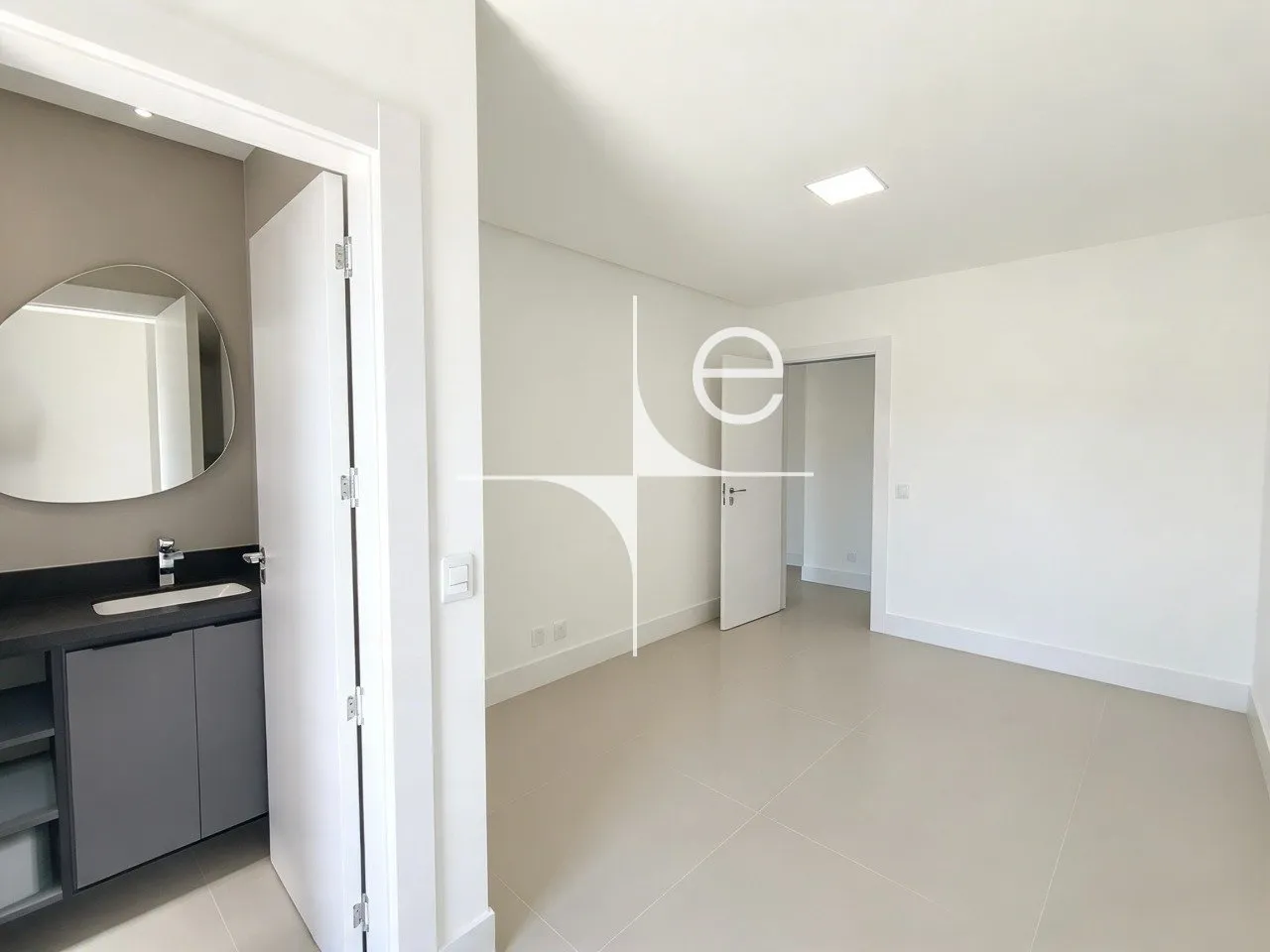 Glass-enclosed balcony in a 3-bedroom apartment, 150 m² — photo 43