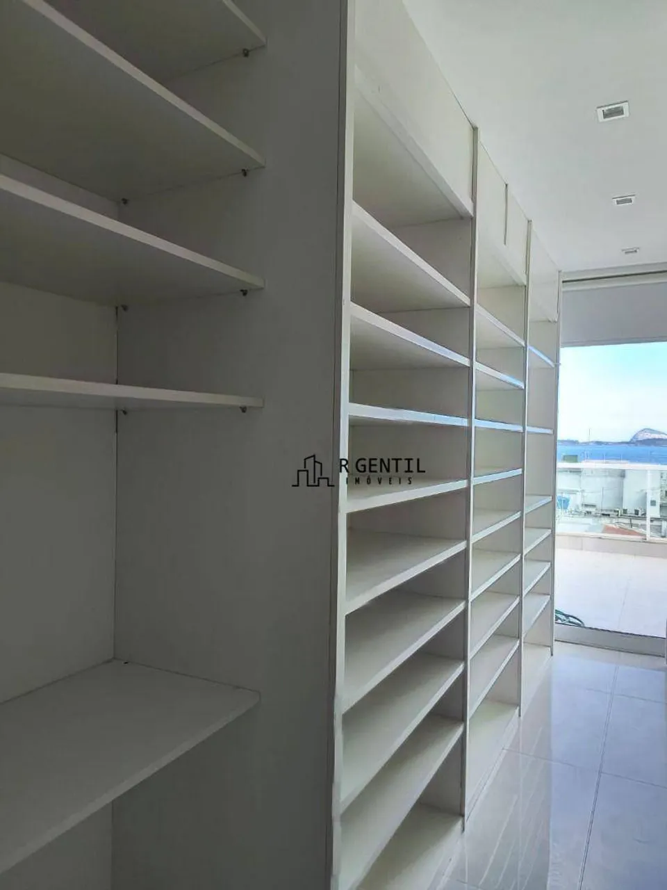 Furnished apartment with 3 bedrooms and 5 bathrooms — photo 14