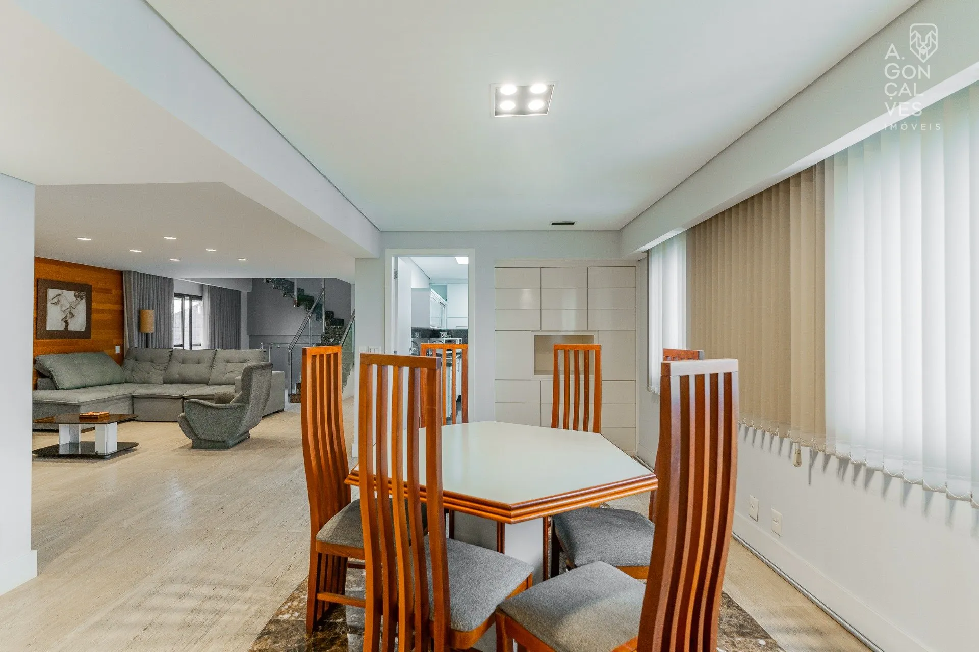 Furnished apartment with 4 bedrooms and 4 bathrooms — photo 9