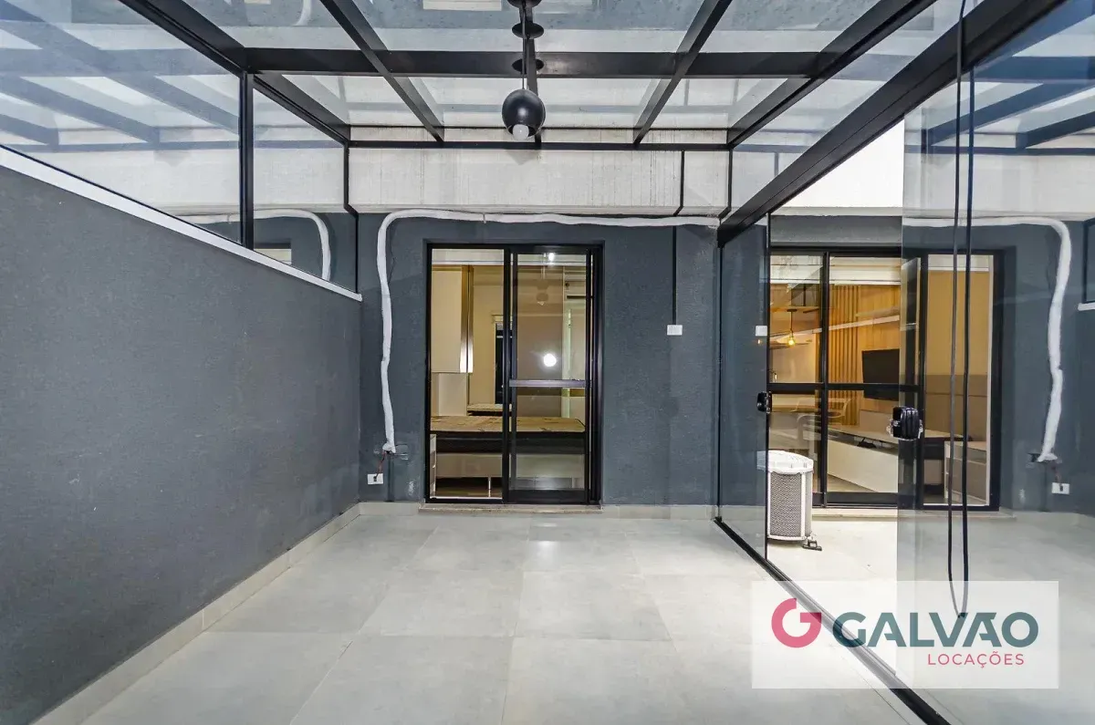 One-bedroom apartment with floor-to-ceiling windows — photo 7