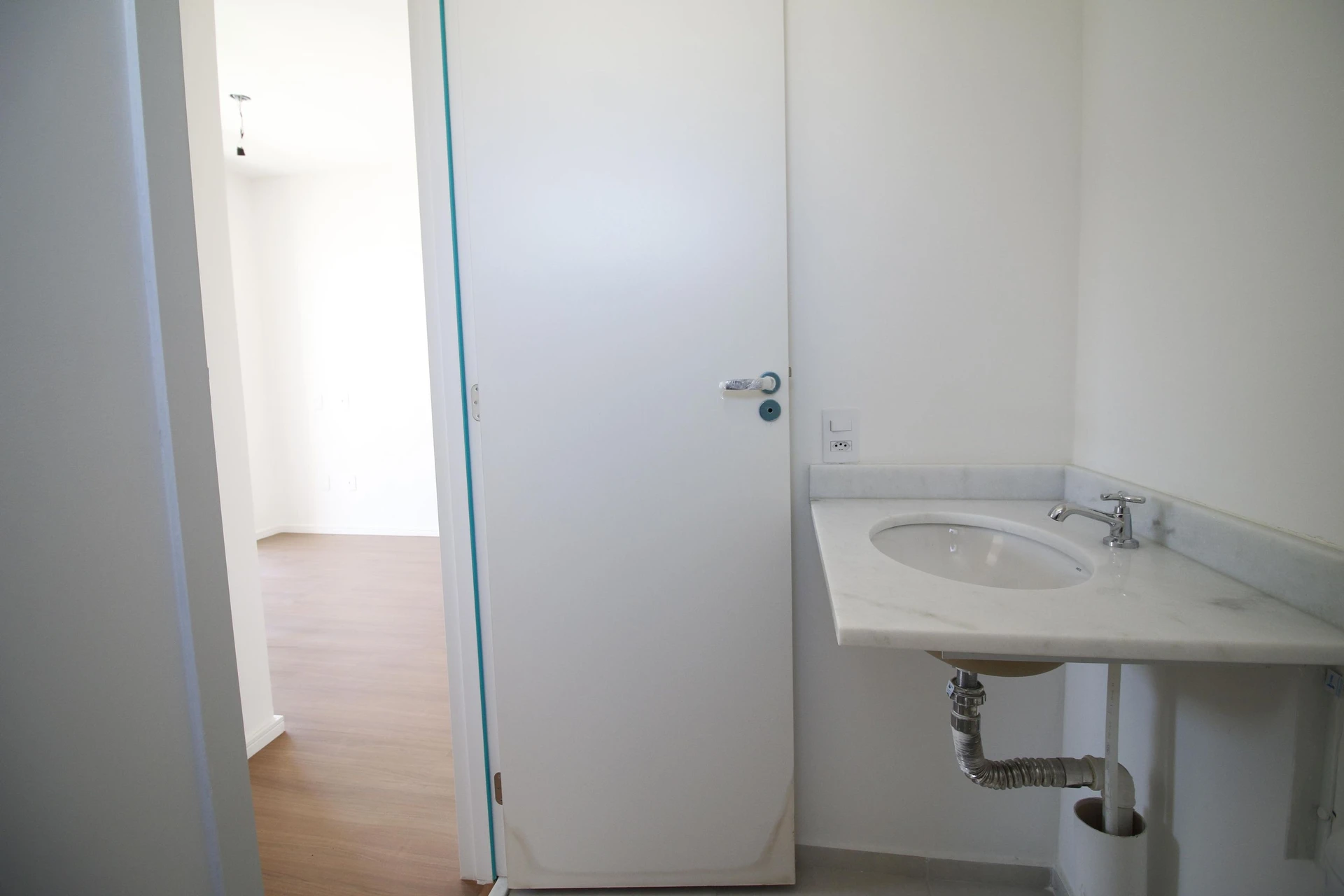 Unfurnished apartment with 2 bedrooms and 1 bathroom — photo 31