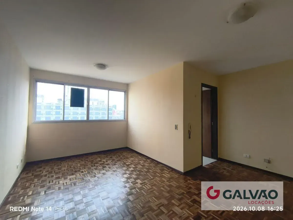 Apartment on the 8th floor with wood or laminate floors