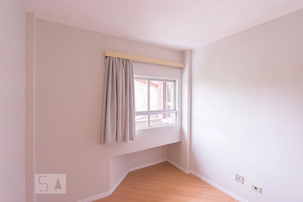 Apartamento com piso de madeira ou laminado, Centro — photo 18