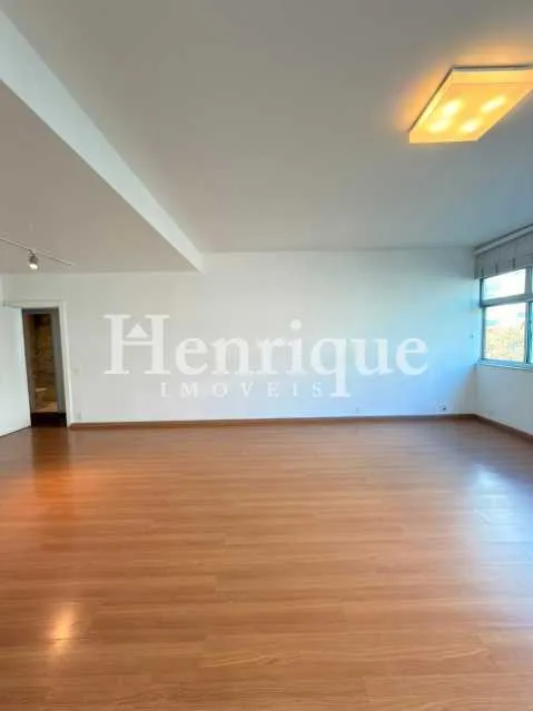 Дерев'яна підлога або ламінат та 3 спальні: квартира 150 м² — photo 15