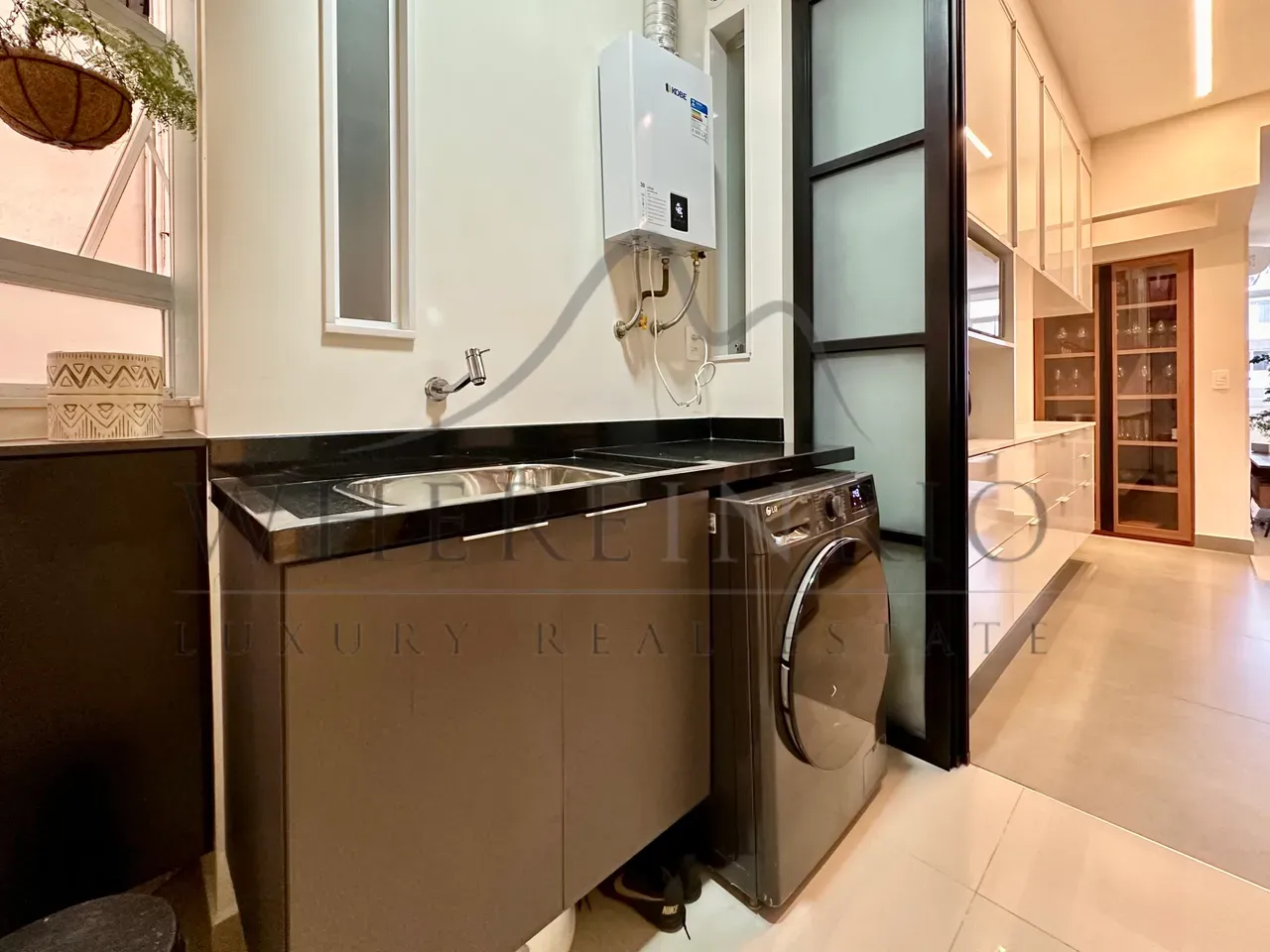 Washing machine in a 3-bedroom apartment, 111 m² — photo 28