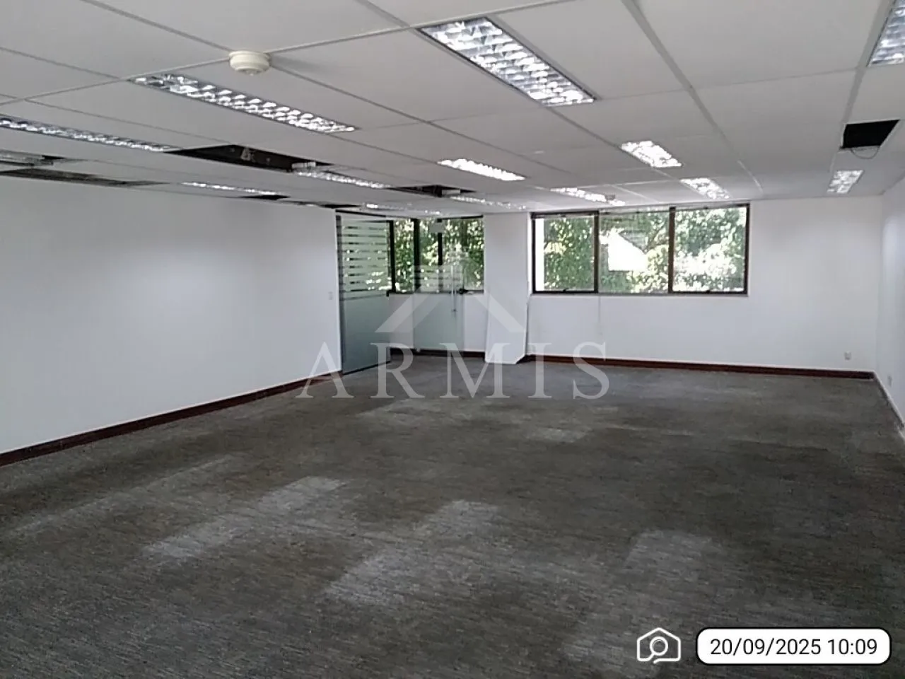 House with 1 bedroom and 5 bathrooms, 1313 m² — photo 22