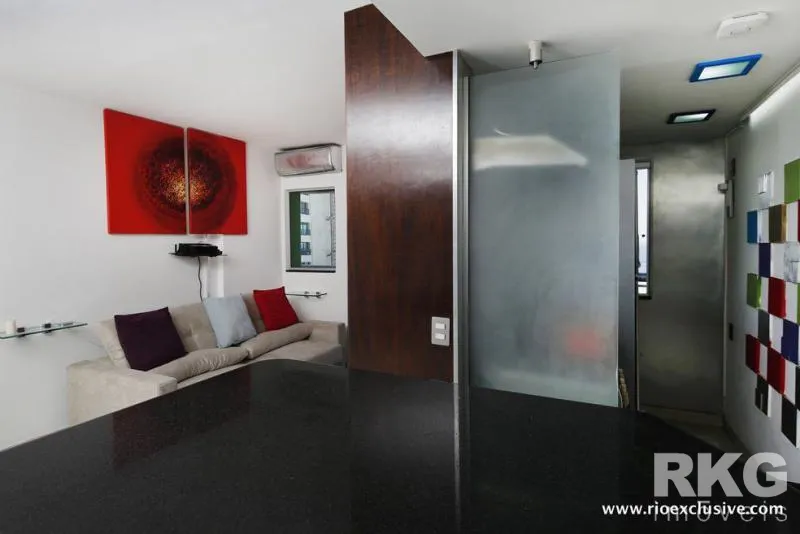 Furnished 2-bedroom apartment with an open-plan kitchen — photo 23