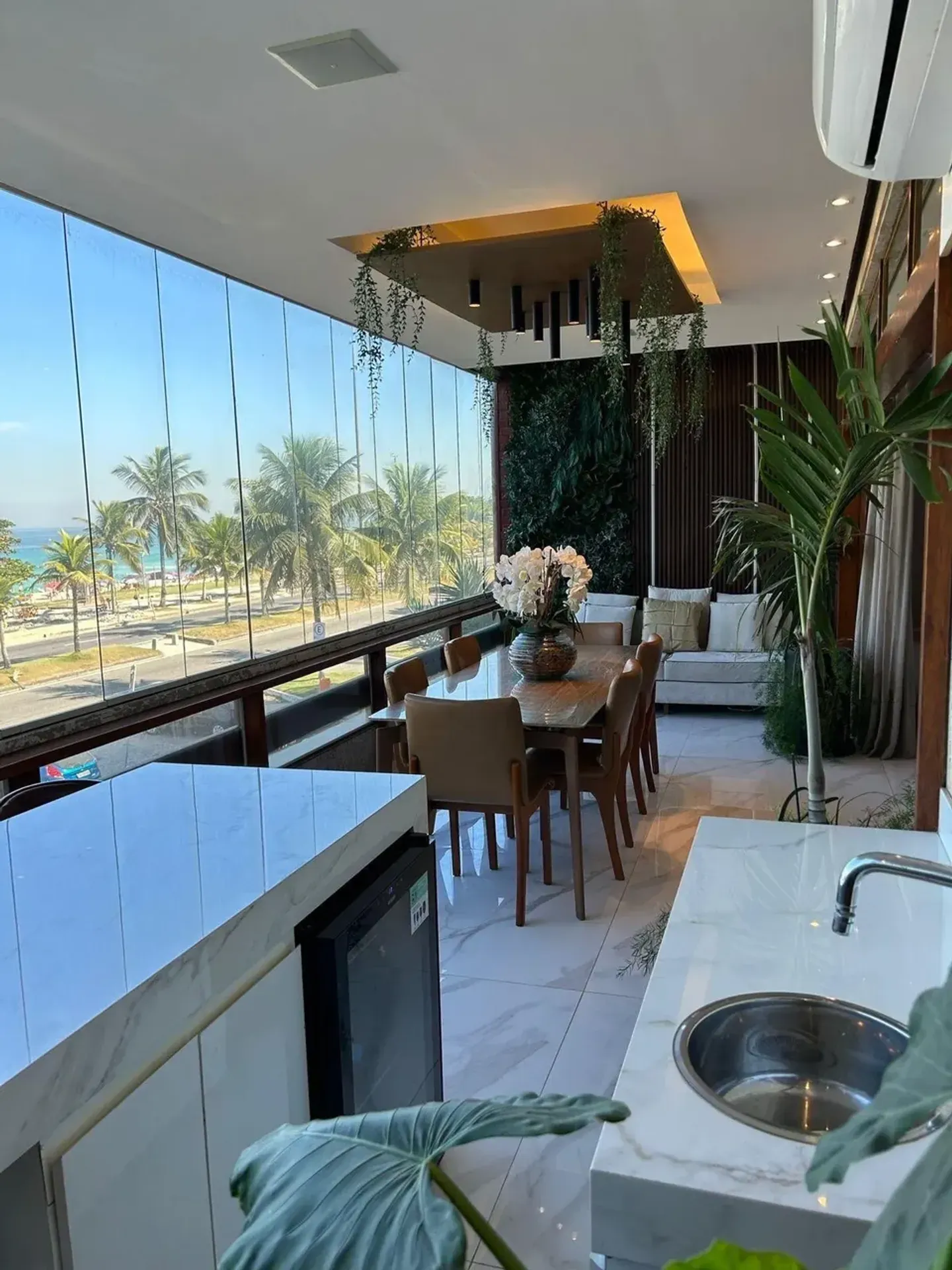Furnished 250 m² apartment with 4 bedrooms and 5 bathrooms — photo 41