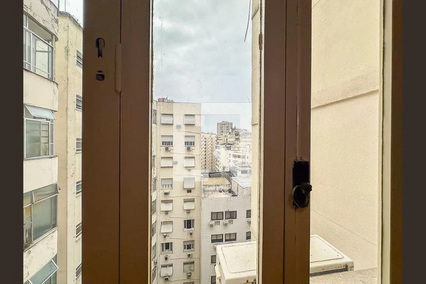 4-bedroom apartment with 3 bathrooms and 206 m² — photo 49