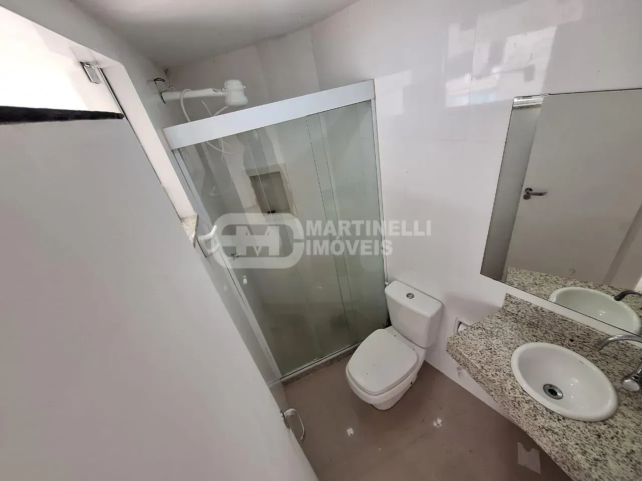 House with 5 bedrooms, all suites, plus shared pool — photo 32