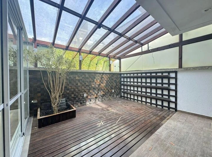 Будинок із 4 спальнями та 320 м², 5 ванних — photo 4