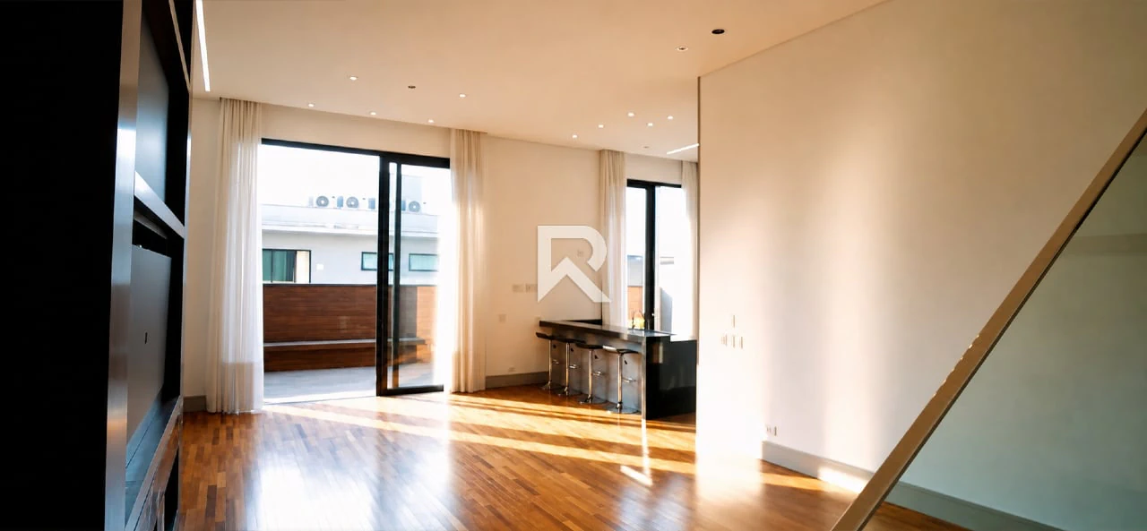295 m² house with 3 en-suite bedrooms and private garden