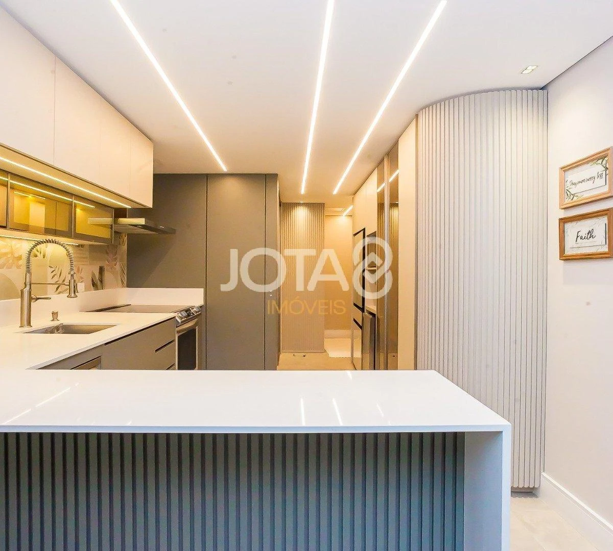 Furnished 3-bedroom apartment with 201 m² — photo 15