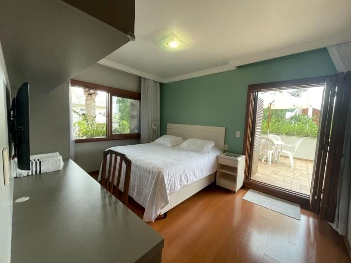 Ванна и 6 спален: дом 320 м² — photo 48
