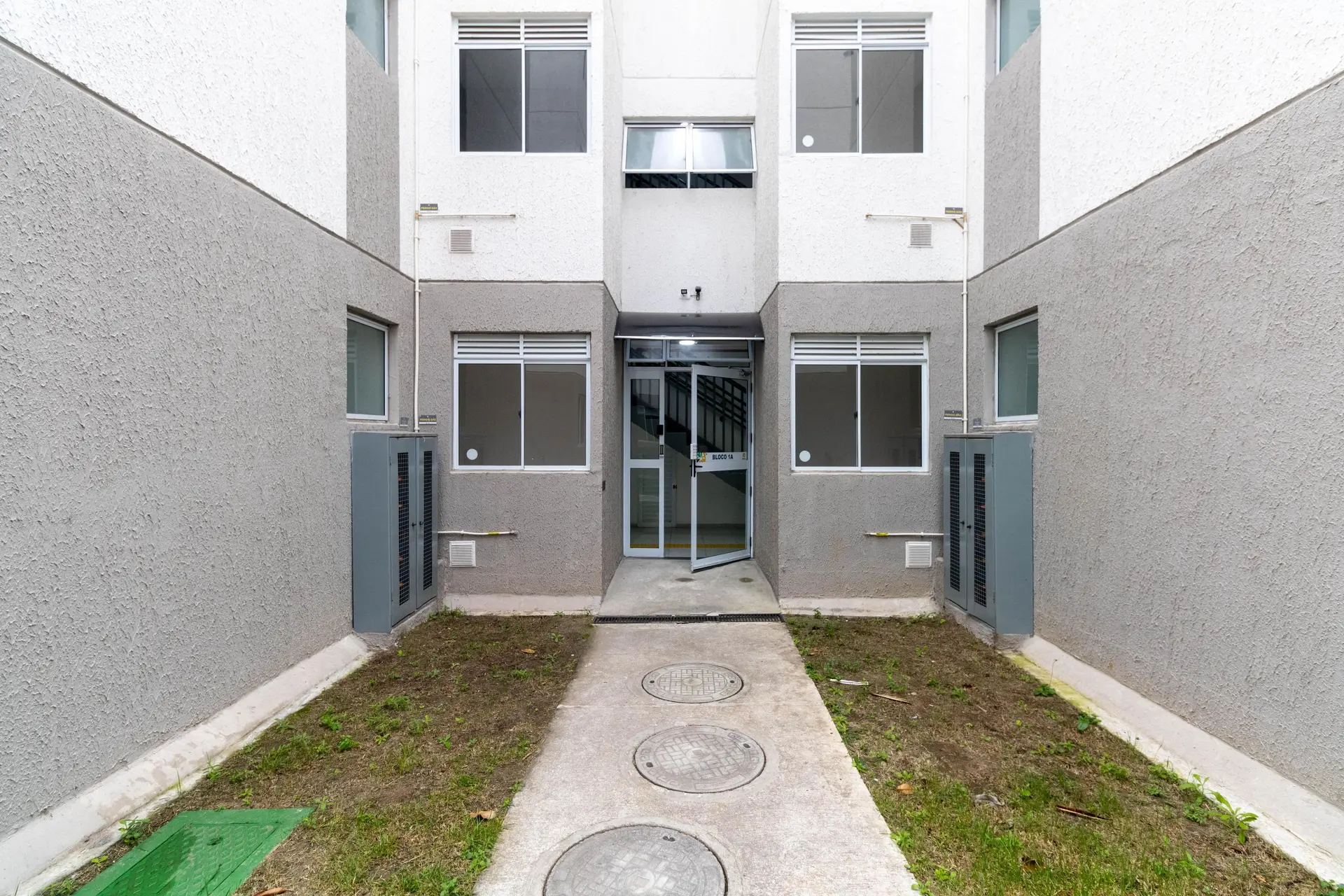 2-bedroom apartment with 1 bathroom and no parking — photo 2