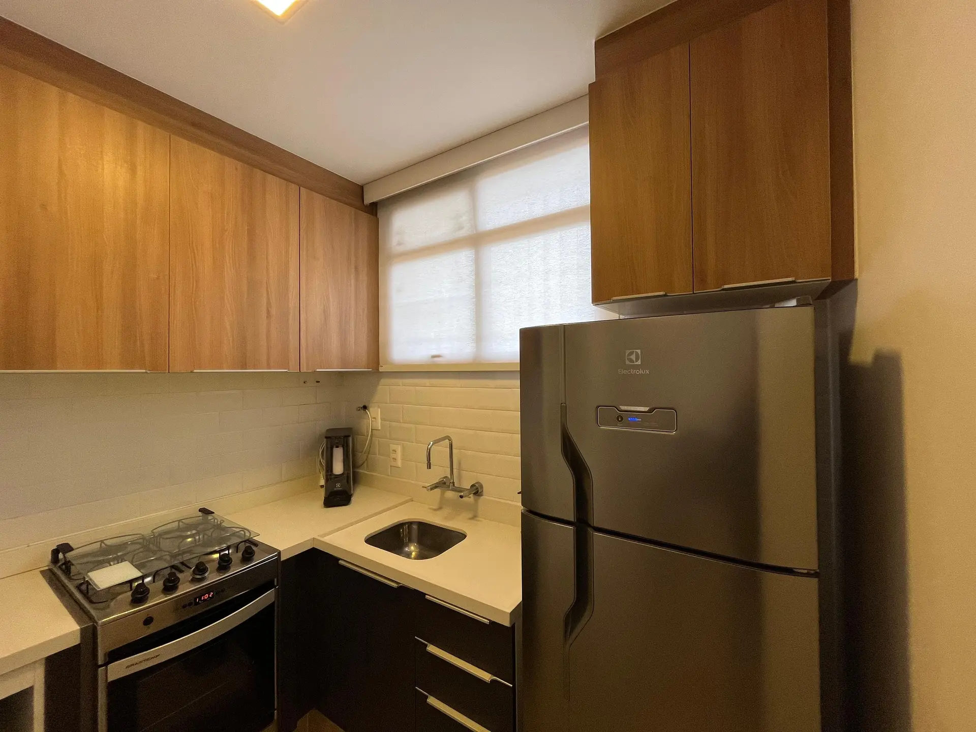 Glass-enclosed balcony in a one-bedroom apartment, 56 m² — photo 24