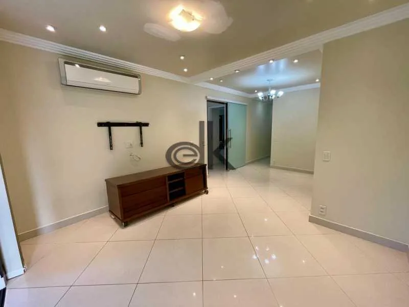 Furnished apartment, 98 m², with a glass-enclosed balcony — photo 4