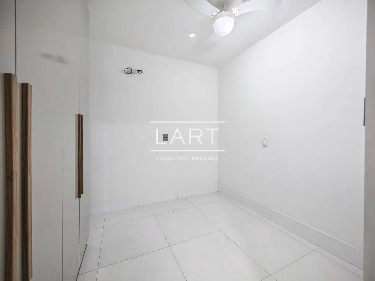 Furnished apartment, 465 m², with a water view — photo 24